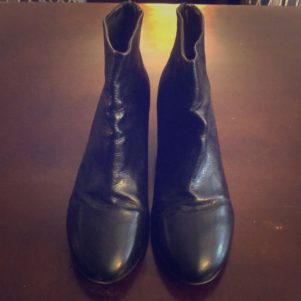 Heeled black leather boots